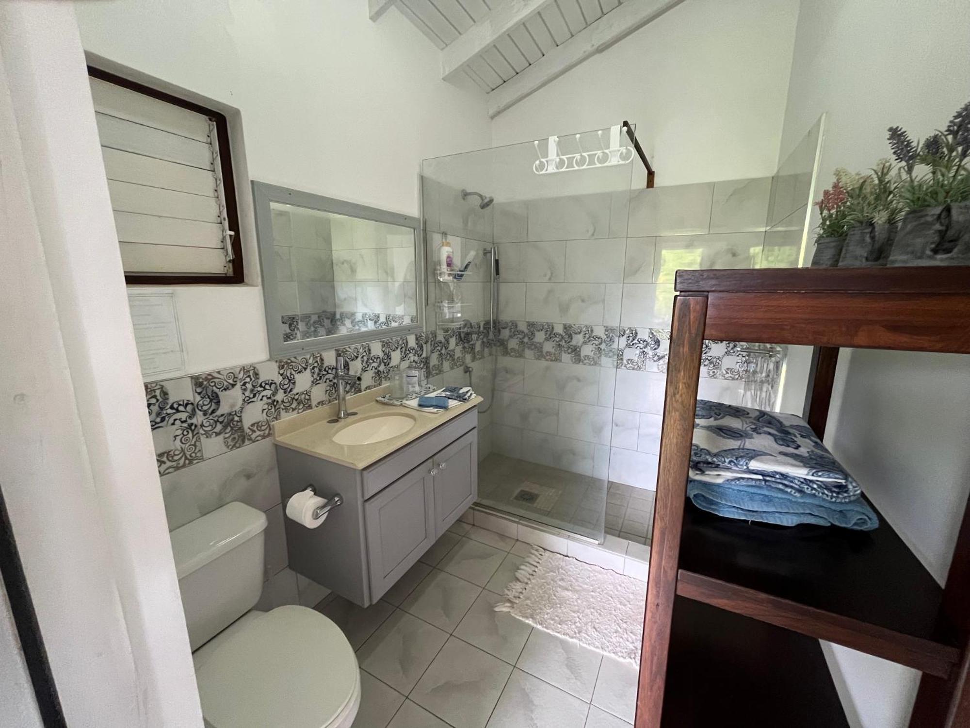Studio Blu At Waves Villa Guesthouse Brighton Village ภายนอก รูปภาพ