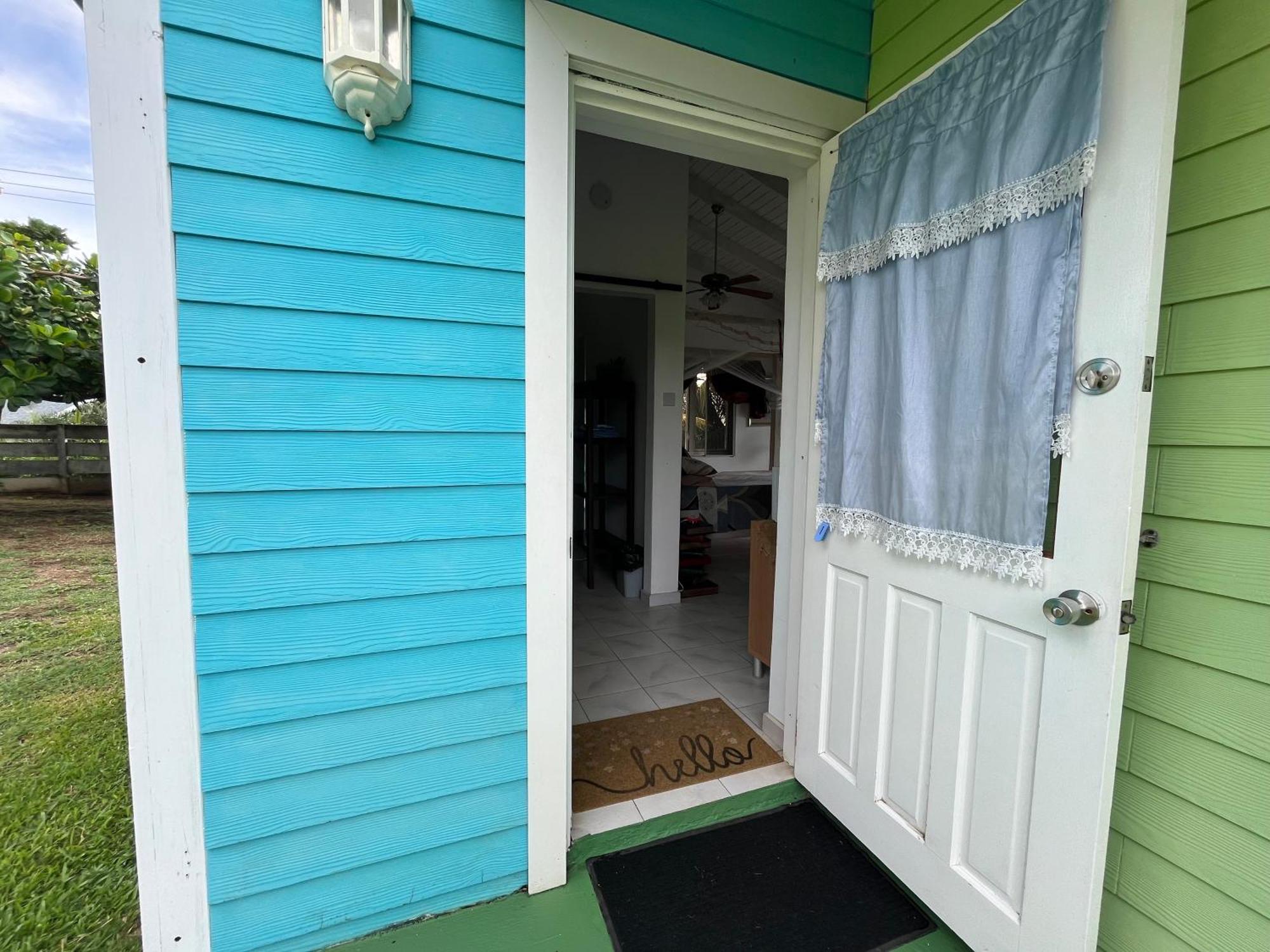 Studio Blu At Waves Villa Guesthouse Brighton Village ภายนอก รูปภาพ