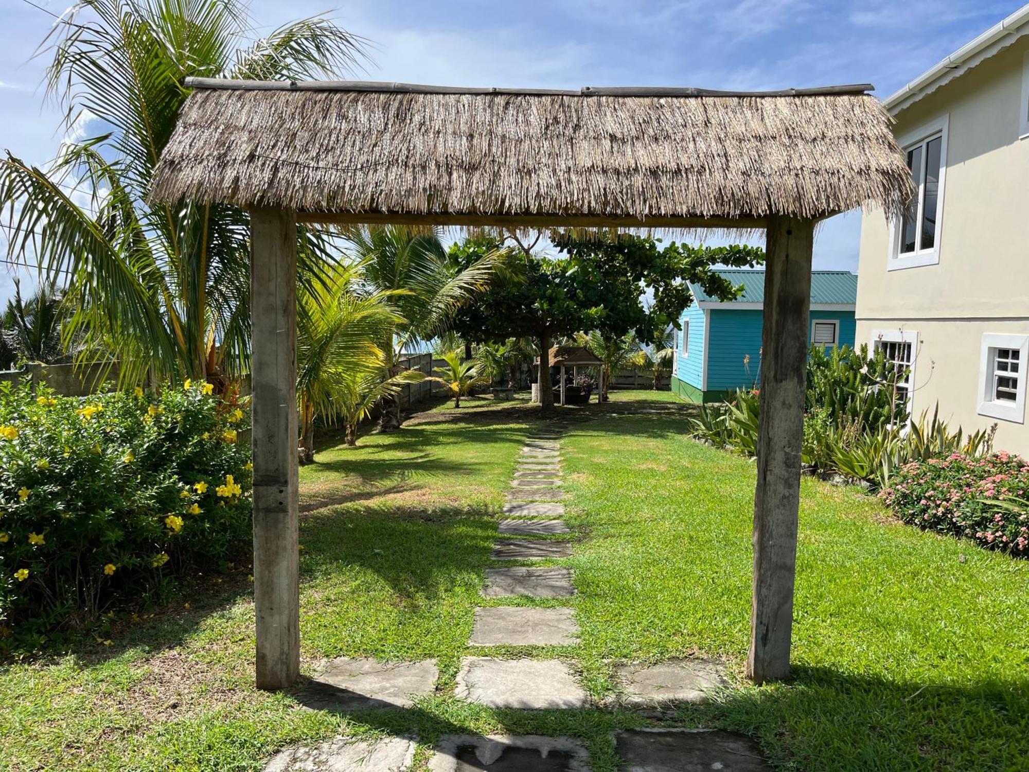 Studio Blu At Waves Villa Guesthouse Brighton Village ภายนอก รูปภาพ